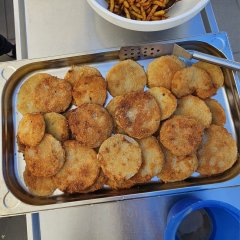 Kohlrabischnitzel mit Pommes
