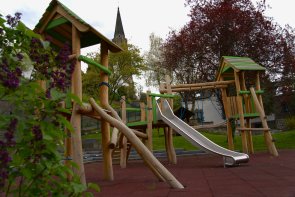 Außengelände der Kita - Klettergerüst
Außengelände der Kita St. Suitbert