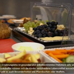 Große Auswahl verschiedener Lebensmittel beim Frühstück