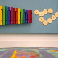 Xylophon an Fühl- und Tastwand